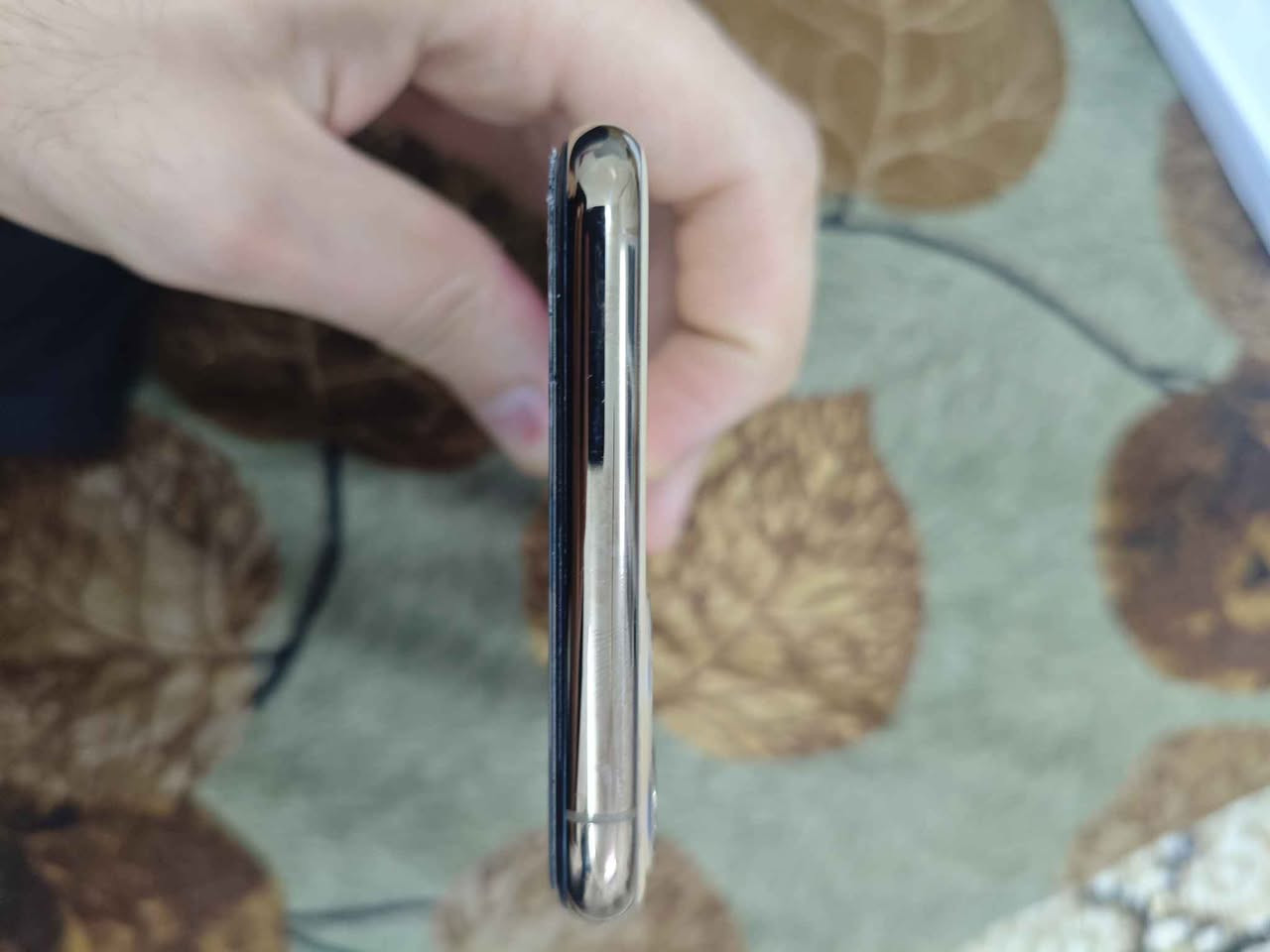 للبيع: ايفون 11 برو ماكس (iPhone 11 Pro Max) 📱

الموبايل نظيف جداً وبحالة ممتازة عدا الشاشة، وهسه اذكرلكم كل التفاصيل بكل أمانة:

الذاكرة: 256 جيجا.

نسبة البطارية: 76% (أصلية).

النظافة: الجهاز  ما بيه ولا شخط بالظهر أو الإطار، زيرو بمعنى الكلمة.

الحالة: الجهاز شغال طبيعي وما بيه أي نقص، بس الشاشة بيها طبعة بالركن الفوق مثل ما موضح بالصورة (بيها فطر داخلي وشاشة نازل بيها حبر)، واللمس شغال طبيعي وما مأثر على الاستخدام حالياً، بس للأمانة يحتاج تبديل شاشة بالمستقبل.

الجهاز للبيع على وضعيتها هذي، واليحب يستفسر أو يقدم سعره الينافس، يتفضل الخاص أو يتصل 

📍 الموقع: كركوك.
📥 للتواصل: الخاص مفتوح. كركوك, العراق


**إذا كنت صاحب هذا الإعلان وتريد حذفه لأي سبب، رجاءا أرسل رسالة إلى الدعم الفني**