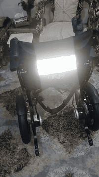 كراسي كهربائيه جديده بالكارتون يطبك ويصير بالسياره بدون رفع البطاريات الشراي يتصل بغداد سعره ٥٠٠الف حجم كبير ٥٦ *********** وجميع الاحجام
