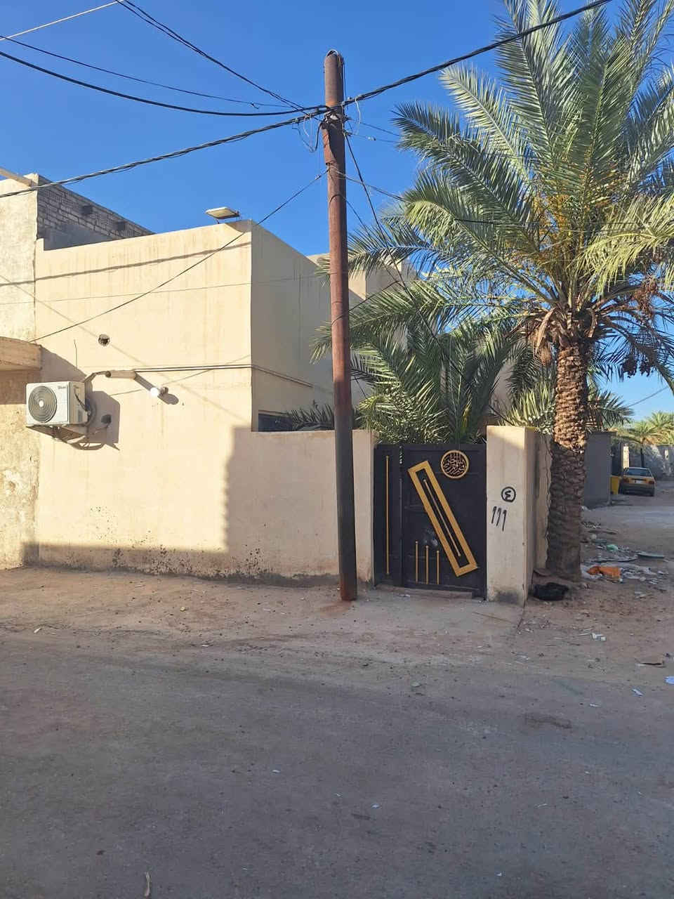 عرض مناسب جدا جدا  لأصحاب المواكب تريده سكن تريده حسينيه 
دار مساحته ١٢٠ متر  ركن 🚨كونكريت مسلح 
طابو سند ٢٥ 
الوجه الدار ٧ متر 
طبعا يبعد عن الشارع العام اقل ال ١٠٠ متر 
عنوان  كربلاء شارع بغداد سايد الدخول  طريق الزوار مجاور محطة الامام عون ع 
عرض الشارع الفرعي ١٢ متر 
خدمات مجاري تبليط ماء اساله وكافة الخدمات الأساسية 
للاستفسار 
تفضل اتصل او علق ودزلك السعر خاص 
للامانه كلش مناسب 
***********
***********
