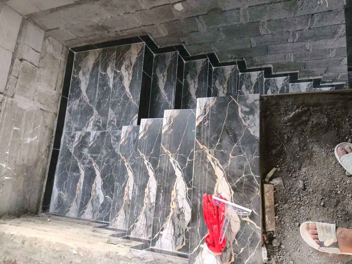 السلام عليكم صفاف سيراميك جدار ارضي متفرغ حاليا شغل نضيف ومرتب توصل واتساب ***********
