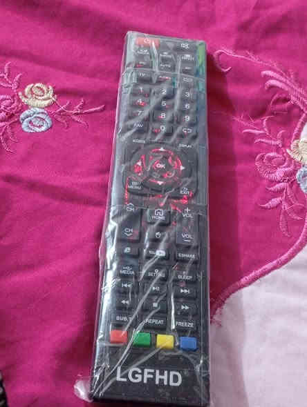 سلام عليكم بلازمه البيع صار يومين ستخدام فقط الله شاهد حجم 50 شاشه حلوه دقه فور كي HD تفتح قنوات مشفره لعبات مال طوبه سينمانه شاهد سعر 350 كلشي موجود ملحقات صار يومين ستخدام فقط *********** عنواني بصره
