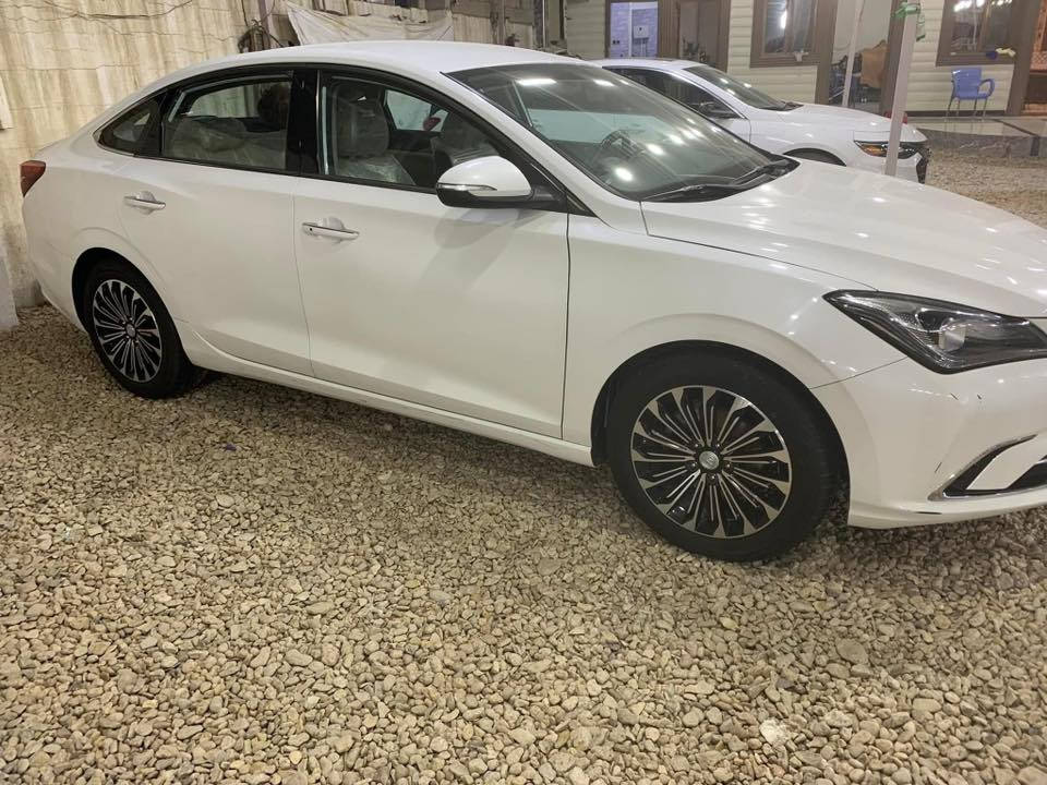 سلام عليكم شانجان ايدو مواصفات بيسك بصمه تحكم ستيرن جهتين بدون فتحه ويل كب معروفه مواصفاتهه رقم بغداد الجديد سنويه لل ٢٠٣٠ بيهه بنيد مصبوغ على كد طخه بسيطه وربع الباب عكس السايق بارد بچم كبس ممفتوح نهائيا كير ومحرك مكفولات كل صيانتهه بالشركه 
سعرهه ٩٥ وبيهه مجال 
***********
