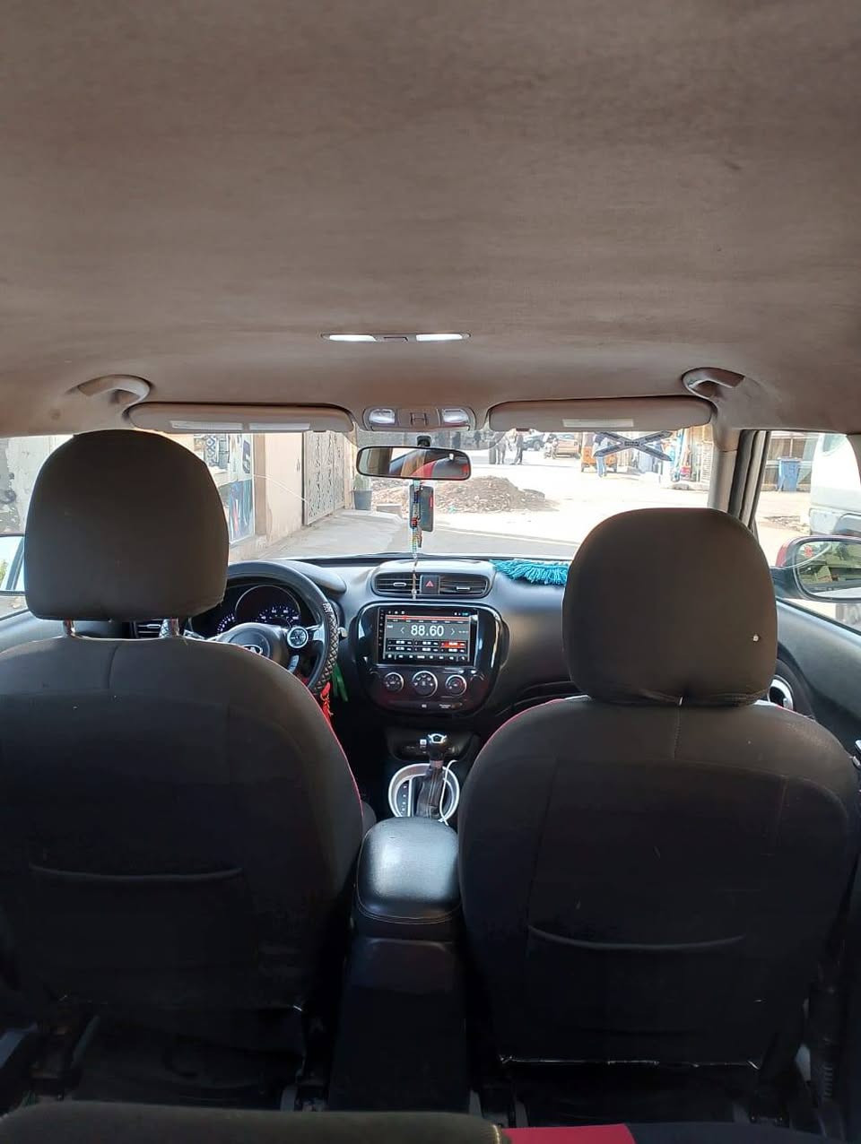 صول ٢٠١٦
محرك ٢٠٠٠ GDi 
ماشيه ٨٢ الف حقيقي 
رقم بغداد انكليزي 
صورة الحادث موضحه بالصوره 
ملاحظه التكمه بين البابين سليمه 
السعر ١١٠ بيهه مجال قليل***********
