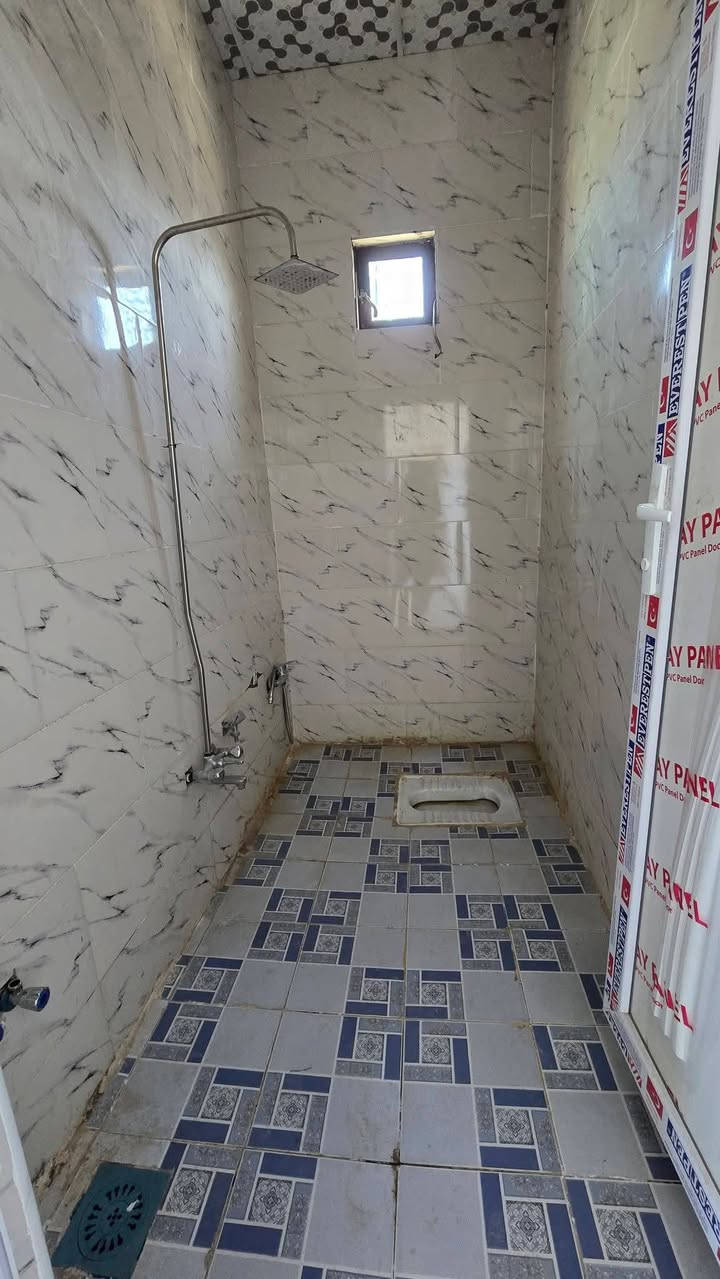 🟢دار للبيع بالاقساط  مساحه 70 م  ركن طابو زراعي سند 25
🟢اساس صب السقف صب البناء بلوك
🟢سعر 32 مليون
🟡 مقدمه 10 القسط الشهري 500 
🟡مقدمه 15 القسط الشهري 350 
🔴ضمان الماستر كارد حصراا 
🟢غرفه صاله  مطبخ صحيات حديقه خارجيه
العنوان شارع المطار القديم قرب صيدلية صفا 
مكتب المنصوري للعقار  ***********
