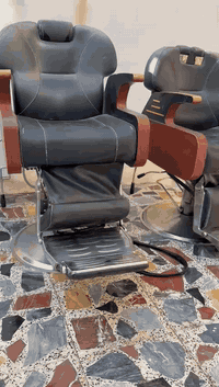 مكلف بالنشر من رخصة الادمنيه  كراسي حلاقه عدد 2 سعر الواحد 100 وبي مجا...