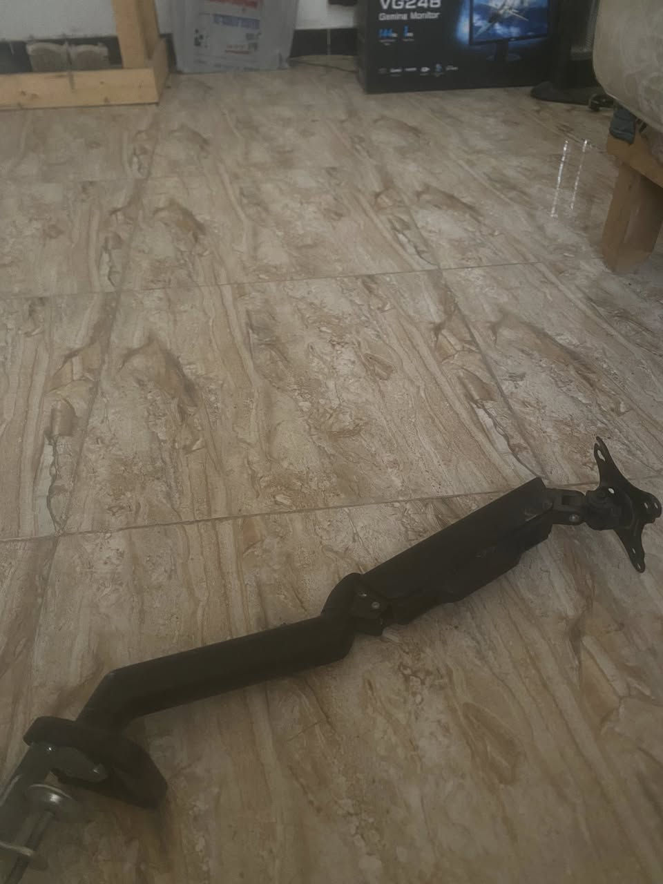 شاشة asus 
حجم ٢٤. 
٤٤ هرتز
١ms
استخدام قليل السعر ١٠٠ 
حامل شاشة الاولى تتحمل شاشتين سعرها ٧٠ قفل 
التتحمل شاشه ٢٠ الف قفل 
مكاني بغداد غزاليه ***********
