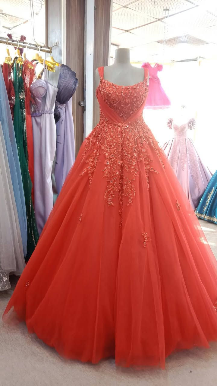 تصفيه فساتين سهره تركي استعمال جدا قليل واكو بعدهم ليبل اي قطعه بيع ٢٥ الف  سنتر باربي للاعراس النجف الأشرف مكتب الرشيد بدايه شارع الصياغ طابق الاول ***********
