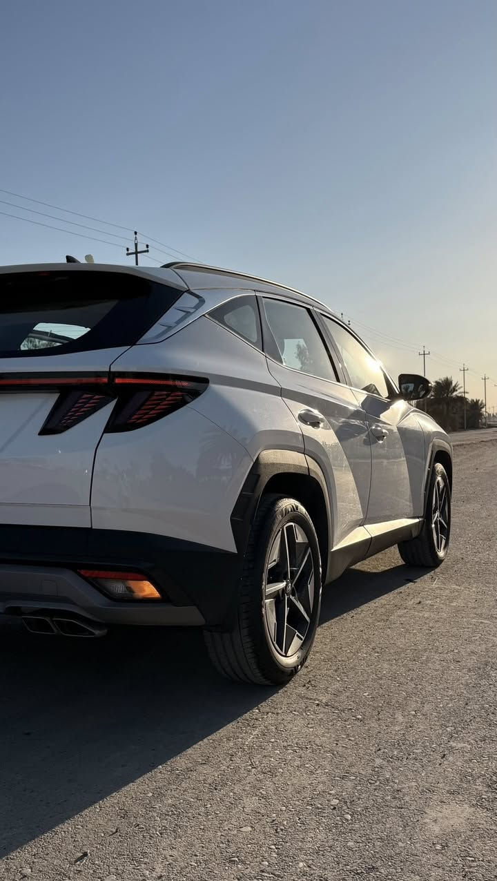 السلام عليكم
هيونداي توسان  2025 خليجي
ضمان شركة  الاولى موتور  60 الف او ثلاث سنوات
السيارة  اخت الزيرو شخط زغير ما بيها 
ماشية بس 16 الف 
رقم بغداد باسمي 
سيارة فول عدا الفتحة 
المواصفات:
تحكم استيرن كامل
كراسي كهرباء
تشغيل عن بعد
اربع وضعيات للقيادة 
ECO-normal-sport-smart 
شاشة كبيرة تدعم الكار بلي
جنطة كهرباء
حساسي امامي و حساس خلفي 
لايت زينون LED
مرايات كهربائية قابلة للطي 
شحن لاسلكي و منافذ شحن

السعر 245 وبيها مجال بسيط 
رقمي  ***********
مكاني بغداد الدورة
