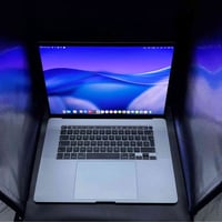 MacBook Pro 16 i9 2019  ماك بوك برو ١٦ بوصة ٢٠١٩ المواصفات:- -حجم الشا...