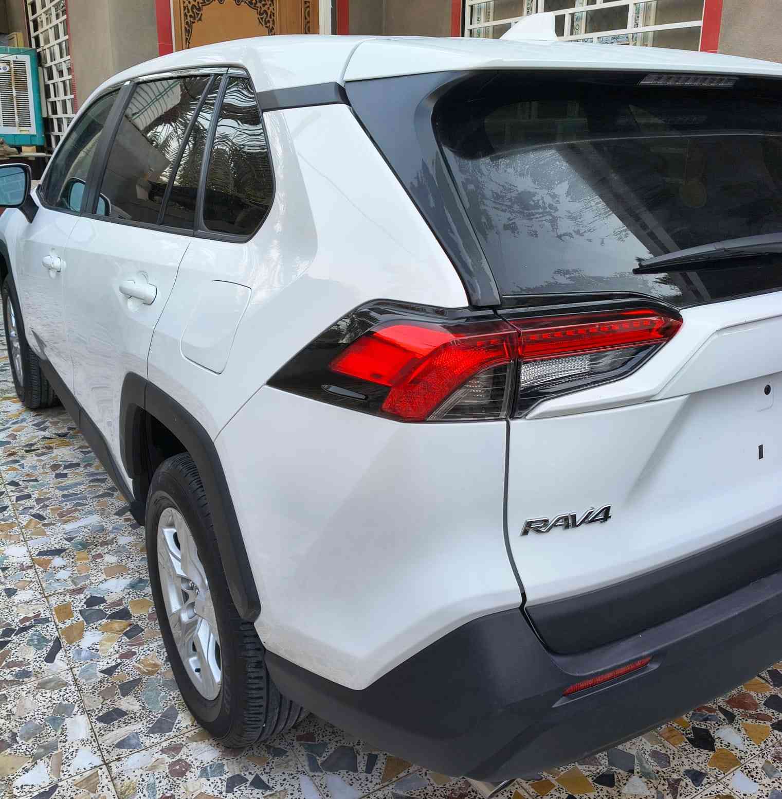 2024 Toyota RAV4 LE 4WD 
للبيع تيوتا راف فور 2024
وارد امريكي
ماشيه 6 آلاف مايل يعني تقريبا زيرو
الضرر الضربه بالويل ومبدل فيها جاملغ ودعاميه وشويه تصليح شطحات بالجوانب
الموصفات 
محرك بانزين 2500
تحكمات القيادة ECO, NORMAL, SPORT SNOW, MUD & SAND, ROCK & DIRT
مساعد قيادة
كامرة خلفية 
زاوية عمياء
مثبت سرعة
رادار امامي
Car play & Android auto 
مرقمه بغداد والسعر 255 وبيها شوي مجال
***********
