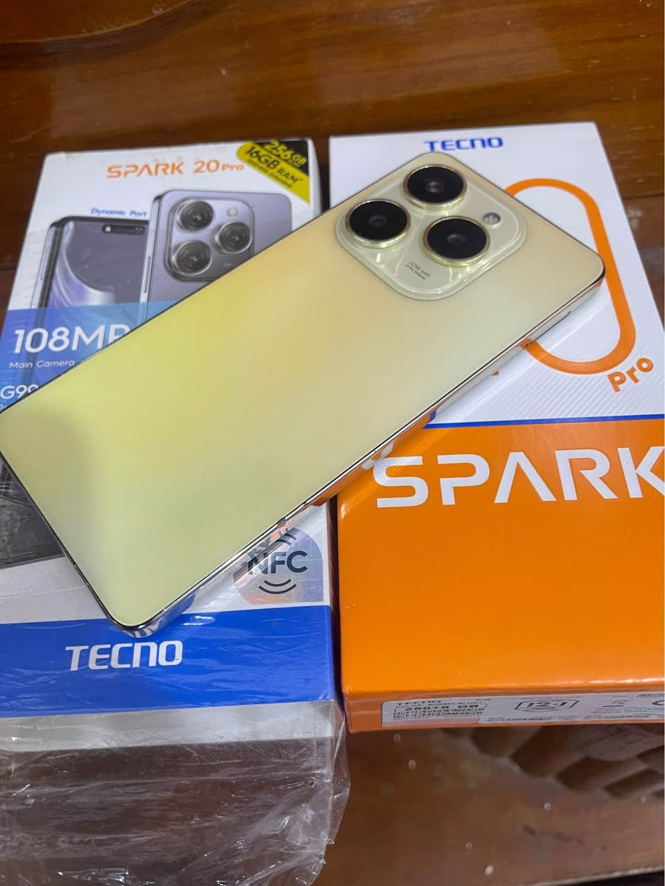 السلام عليكم 
تيكنو سبارك ٢٠ برو غني عن التعريف 
البطارية ممتازه جدا 
شريحتين وكذلك رام 
ذاكر ٢٥٦ عشوائية ١٦ 
كامره ١٠٨م بكسل
المكان ميسان العماره 
***********  
سعره ١٦٥ وبي مجال للطيبين عمارة, ميسان
