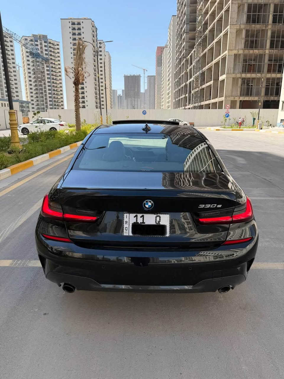 BMW 330 2022 M package أصل 
فوووول مواصفات فتحه ستيرن M
السياره جدا جدا نظيفه اخت الزيرو 
تعتبر كلين فقط طخه شبر با بنيد 
كير مكينه دواخل شواصي لغود كله كفاله 
السياره متسجله داخل شركه عروش كل 
سرفز يمهم ماشيه 36 الف فقط 
سياره مكانها المنصور رقم بغداد باسمي 
*********** 
سعر 255 ورقه وبيها مجال بعد معاينه
