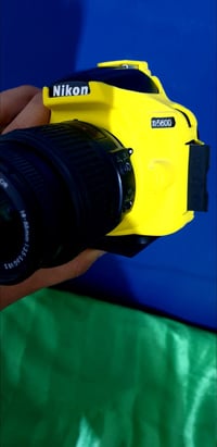 للبيع   كاميرا نيكون D5600 نظيفة جدا   الملحقات 👇🏻  زوم  شاحنة اصلية  ...