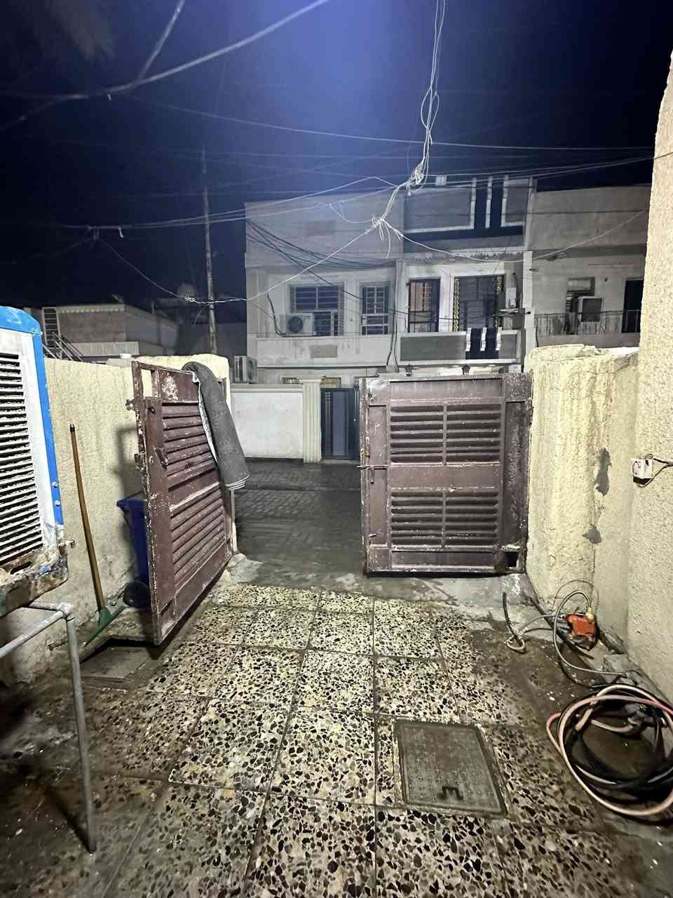 للبيع السعر 90 مليون مساحة 45 متر طابو الدورة وسط الميكانيك موقع جيد فيه غرفه ومطبخ وصاله وخدمات 
***********
مكتب احمد للعقار 

اذا ما عجبك العرض🏡 اخذلك فره بالصفحة وشوف الي يفيدك🌀  لا تحتار ببيعت بيتك مع  مكتب احمد للعقار انطيني صور بيتك وتفاصيله ورقمك ومكانك وبخدمتك♦️ 

عنوان المكتب:بغداد الدوره-الميكانيك-شارع الفورتات قرب مزاد ابو عمر مكتب احمد للعقار
