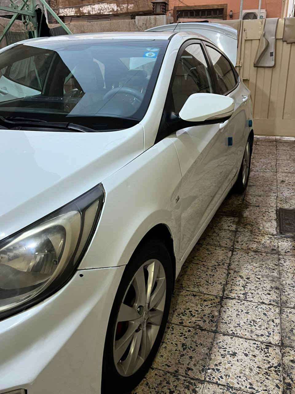 السلام عليكم
اكسنت للبيع موديل 13 خليجي
مواصفات 
محرك دبل قطره بلو
فتحه سلايت+شاشه بلدشبول وكامره 
دوشمه جديده +تخم تايرات جديد 
نضام Eco +اشاير بالمري
تحويل ثاني يوم 
المكان بغداد حي المواصلات 
الاستفسار أكثر تصال على رقم ***********
