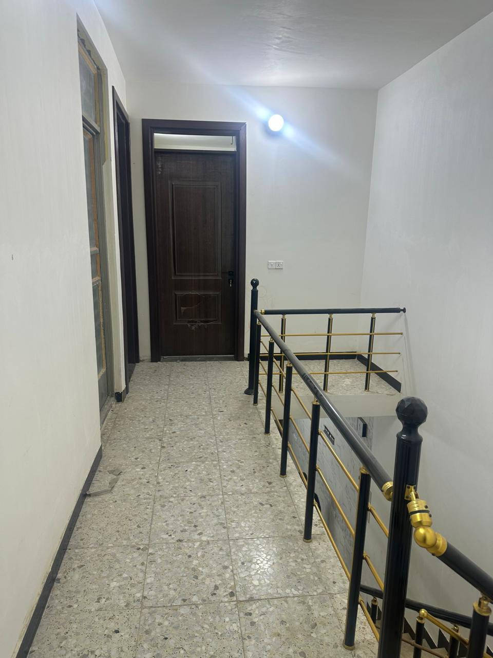 السلام عليكم بيت للبيع موقع بيت الدوانم طابو زراعه بناء جديد مساحه 100 متر واجه 8 نزال 12 نصف بناء بي هول مطباخ خدمات غرفه طابق الثاني 2 نوام مرجعه مع مكتب البراق شارع ضغط *********** معتز
