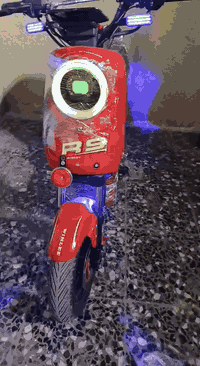 دراجة شحن R9 نضيفة بيها شاحنة الاصلية ول سلة موجودة بس زنجيل وبايدر ما بيها السعر 350 قفل وما بيها مجال العنوان بغداد الزعفرانية للاستفسار *********** واتساب
