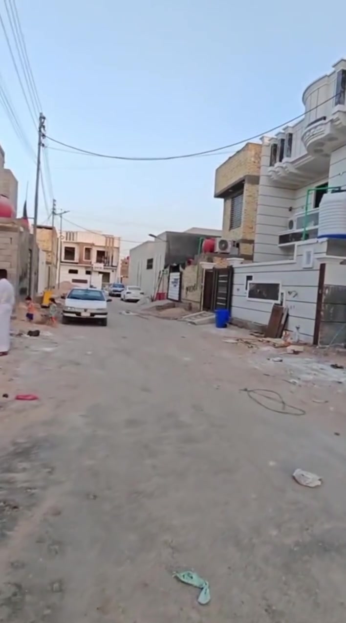 ابداع التفاصيل وترتيب  المحتوى يبدأ من هنا
 #دارللبيع يتكون البيت من غرف نظام سويت  
#صحيات خارجيه و داخليه 
#ابواب قاصه 
صاله 
#استقبال
#مطبخ حار و بارد
#حديقه
#كراج
#المساحه 200 متر
#السعر 235 مليون قابل للتفاوض
#البعد يبعد عن الشارع السايدين 300متر
تبليط الباب البيت
#الموقع ابي الخصيب منطقه الكطه مقابيل البهادريه
#الاساس رفت
#البيت طابو عراقي و كاله ب اسم المشتري و نسخه من الطابو
#للاستفسار الاتصال على
***********
 ***********
