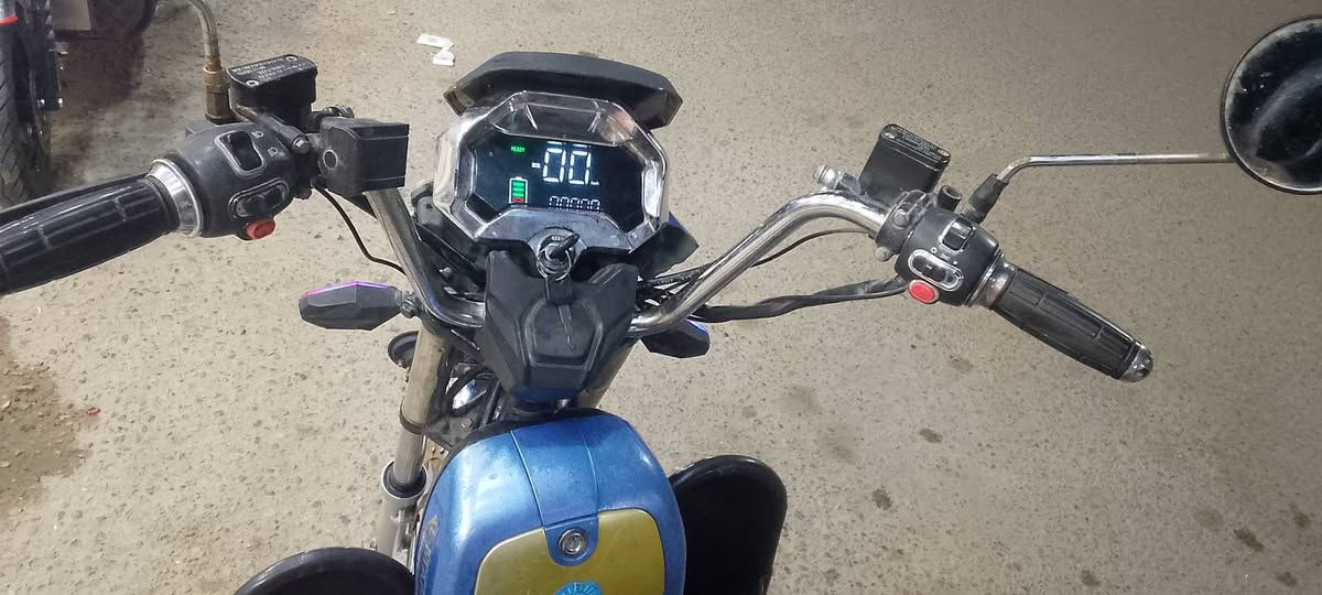 موطور هارلي نوعيه الماسه موديل 2024 نضام 5 بطاريات دبل كبار حجهن 36 امبير جدد لك  كلهن يقرن 10ونص وعل الفحص موطور جاهز من كلشي كهربائيته كله شغال لايت عالي ناصي زنون اشاير هورن كله شغال نضام بك رجوع للخلف نضام 4 كير موطور برغي نقص مابيه السعر 370 وبي مجال للشراي العنوان الفلوجة حي نزال يم الرعاية الاجتماعية *********** واتساب اتصال
