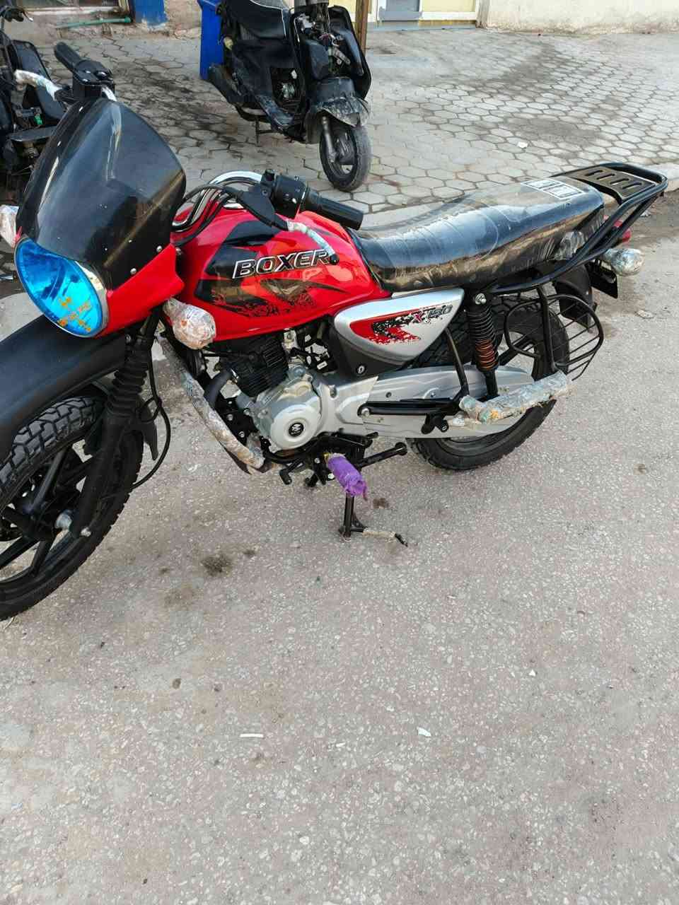 سلام عليكم دراجه بوكسر موديل 2023 طالعه بل 2024 محرك مكفول دراجه متعوب عليها ما ماشيه  شراي تعال وتساب او اتصل فيس ماجاوب *********** مكاني نجف
