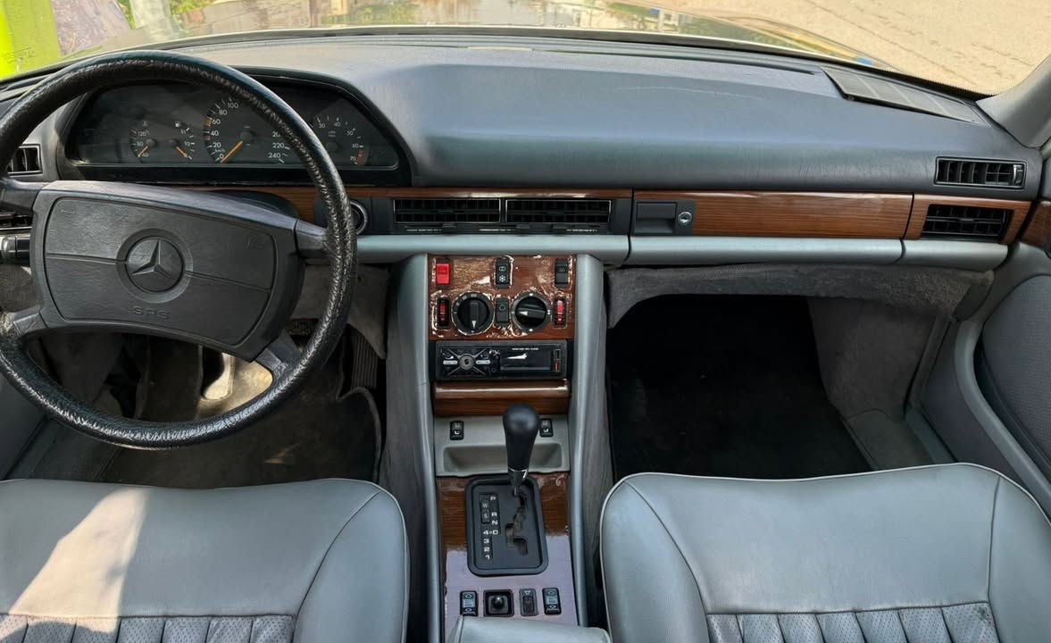 مرسدس رئاسی ١٩٩٠ SE 320 
محرک و گیر ٣٢٠ ڤی غواص.
بلا سلاید، باب قصیر
رقم دهوک تحویل مباشر مو کلاسیک.
صبغ عام جمالیة.
بیع مستعجل و سعر مناسب.
السیارة موجودة باربیل.

*********** أربيل, العراق
