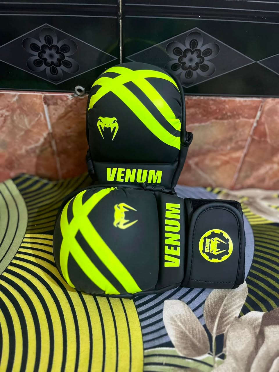 🥊 قفازات MMA احترافية 🥊
💥 السعر: 16 ألف فقط 💥

✅ جودة ممتازة
✅ مريحة وثابتة أثناء التمرين
✅ مناسبة للـ MMA والملاكمة والكيك بوكسنغ

📍 متوفرة الآن لدى القمة الرياضي
🚚 توصيل إلى جميع محافظات العراق

📲 واتساب: ***********
