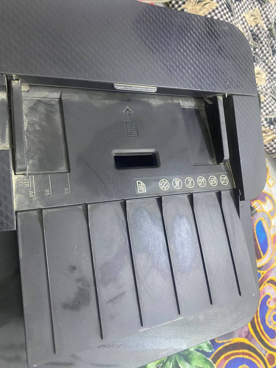 من رخصة صاحب البيج توجد لدي طابعة كانون عادية حبر نوعه ٧٣٧ للبيع مستخدمة وجديدة بنفس الوقت من يرغب بالشراء لاتصال *********** ابو احمد
