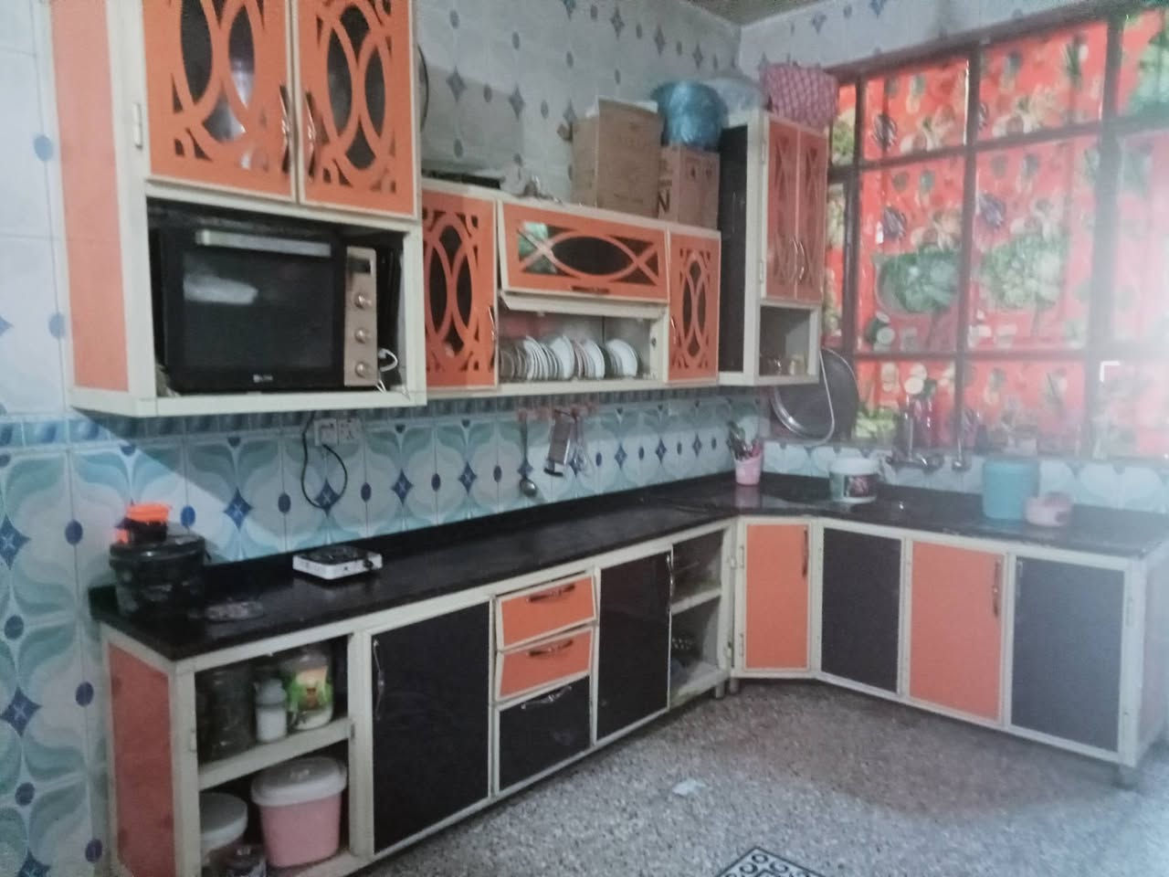 سلام عليكم عندي كاونتر البيع المنيوم  ***********
