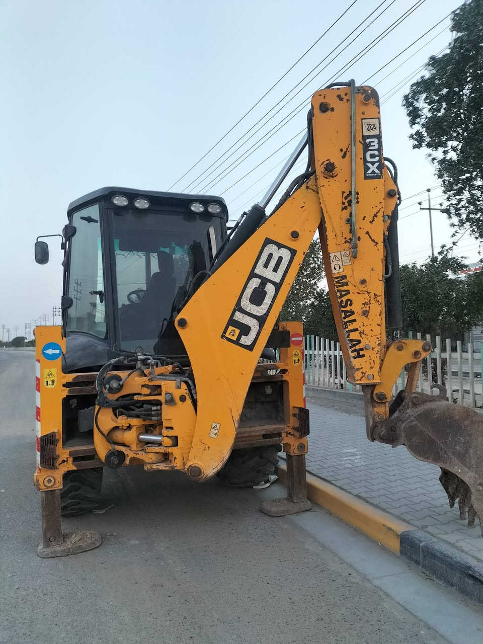 سلام عليكم
حفار جي سي بي للبيع
مديل 2013
بصره 
سعر 5وربع بي مجال
***********
