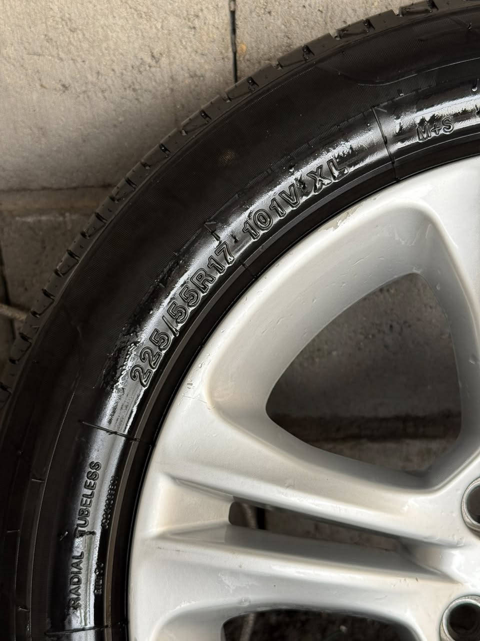 السلام عليكم
تخم تاير نضافه ٩٠٪؜ + ويل جارجر حجم ١٧ 
استخدام شهر الى شهرين اقصى حد 
للبيع ب ٥٠٠ الف


**إذا كنت صاحب هذا الإعلان وتريد حذفه لأي سبب، رجاءا أرسل رسالة إلى الدعم الفني**