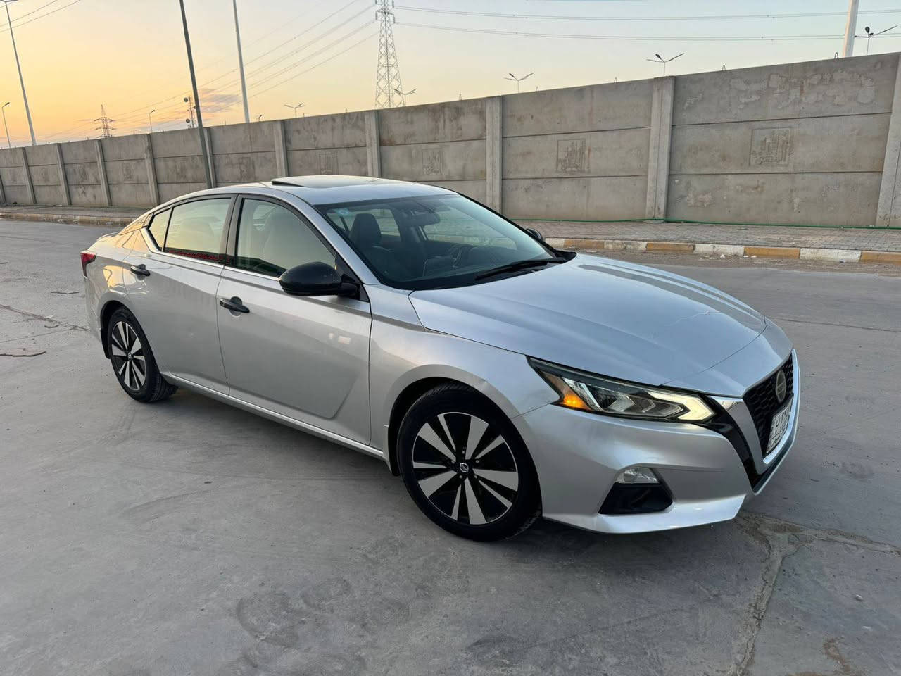 السلام عليكم
نيسان التيما 2022 (  SR Midnight AWD)
الضرر تبديل دعاميه اماميه وبداية موضوح بالصورة 

صور الضرر وأيرباك طاك بالمنشور
المواصفات.. 
كامل مواصفات اعلى فئة 1/1 
سلايد روف 
بصمة تشغيل وتشغيل عن بعد 
بصمة أبواب      
شفتات ستيرن 
دبل جام عزل كامل
كشن جلد 
تدفئة بالكشنات -ستيرن 
كشن كهرباء السائق
داخل مطعم فايبر كاربون     
لايت زينون                                             
 لد داخلي و خارجي مع الترحيب
اشاير بالمري 
توقف ذاتي مانع الاصتدام 
مثبت سرعه مع تحديد المسار ورتجاج عند الخروج عن المسار
دواخل اسود ودوسات بلادي اسود 
 رادارات مع توقف ذاتي اربع فرامل
نقطه عمياء 
تحكم ستيرن 
شاشه كبيره 
ويل كروم  ١٩ اسود  بلادي
بلوتوث
حساس خلفي وكامرة ووقوف ذاتي عند الاقتراب ESB
شاشة عطلات
حساس اطارات 
حجر بيئة شرط 
ماشية 50الف ميل 
محرك 2.5 تنفس طبيعي  جدول صيانة مرفق مع الفواتير
رقم بغدادباسمي  

 السعر 150$ بيه مجال 
وباقي التفاصيل واتس اب او اتصال ***********
