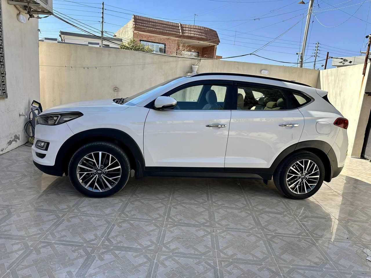 هونداي توكسان ٢٠١٩
فول مواصفات مكفول كفاله عامه
بدون صبغ بدون تبديل بدون بارد
بانوراما
بصمه
كشنات كهربائي
شاشه كبير
كاميرا خلفي
حساس امامي خلفي
ليد امامي 
 مكان سياره كركوك
السعر ١٩٨ ورقه و مجال. بسيط


**إذا كنت صاحب هذا الإعلان وتريد حذفه لأي سبب، رجاءا أرسل رسالة إلى الدعم الفني**