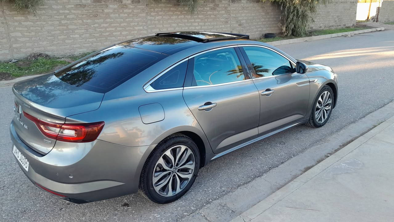 رينو موديل 2018 
بوند وجاملغ بخ بدون داخل شرط
تخم تاير جديد بل جيس 
صدر أمامي خلفي جديد 
كير ومكينه شرط 
داخل جلد 
كشنات كهرب مع تدفئه 
السياره فول فول 
اي مصرف مابيها 
مكان السياره زاخو 
السعر 113 ومجال بسيط
رقم *********** واتساب 
رقم ***********
