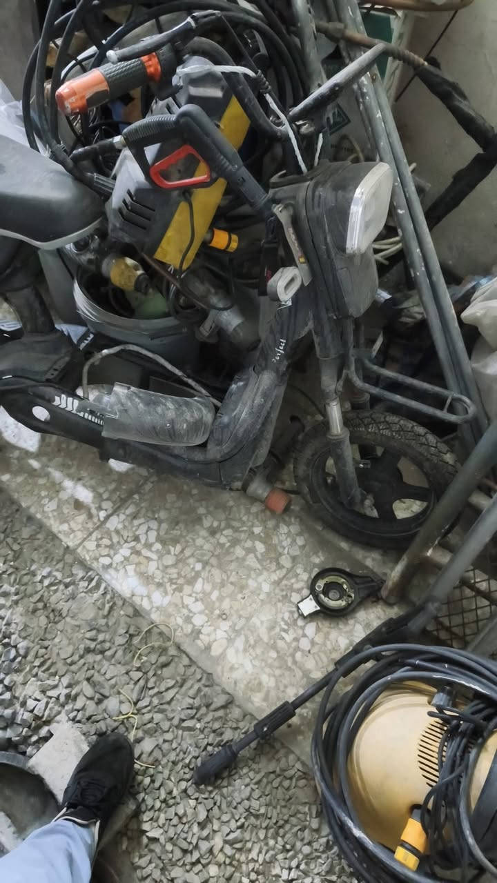 الي تفيده غراضهه ملف مال تاير وكشنات وتيرات عوزهه بس باتريات هيه شغاله مكلني بغداد البياع مقابل المصطوصف ***********
