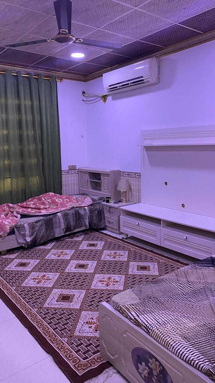 بيت للبيع اغا خليفه موقع مميز قريب عل شارع العام (طابو صرف)  مساحه105متر خلف البيت مشتمل مساحه50متر جاهز البيت منطي ايجار  بناء البيت طابقين عدد غرف نوم3
استقبال مجمع درج 
مطبخ حار بارد حمام صحيات  كاشي سيراميك سقف ثانوي 
كراج سياره السعر90مليون وبي مجال رقم الهاتف***********واتساب
