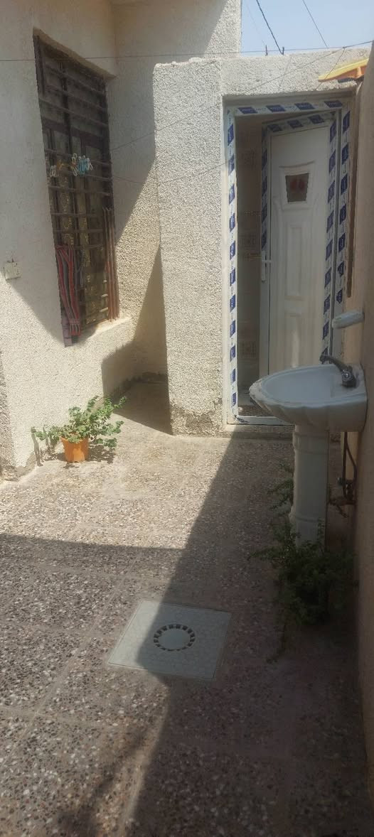 ياالله 
بيت للبيع المساحة ١٠٠ متر البناء طابوق طابق واحد المكان بداية الدسيم الفتحه مال قطاع ٧٢ بضهر المتنزه أول فرع عاليسار السعر(55) وبي مجال للتواصل *********** بي واتساب 
راسلني عالواتساب أدزلك مقطع فيديو
