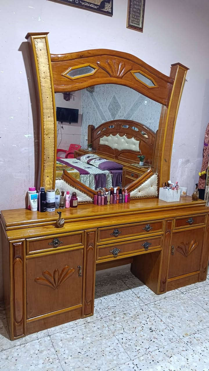 غرفه تسكام صاج داخل وخارج ام السته طابقين ظهر جرجوبه نظيفة كلش نقش بورمي سقف وقاعده  مكاني محاويل للاتصال ع الرقم ***********
