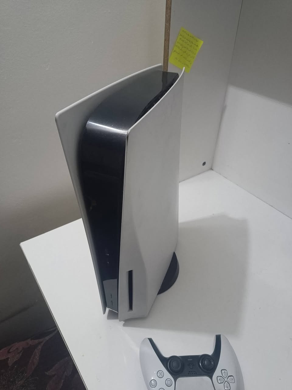 سلام عليكم
بلي 5 للبيع 
بلي مع جميع الملحقات مع يدة واحدة
بدون اي خلل مع شرط الفحص
بيه حساب وبيه لعبة فيفا 25 تنباع وياه 
السعر 600
عنواني مدينة الصدر 
هـ ***********
