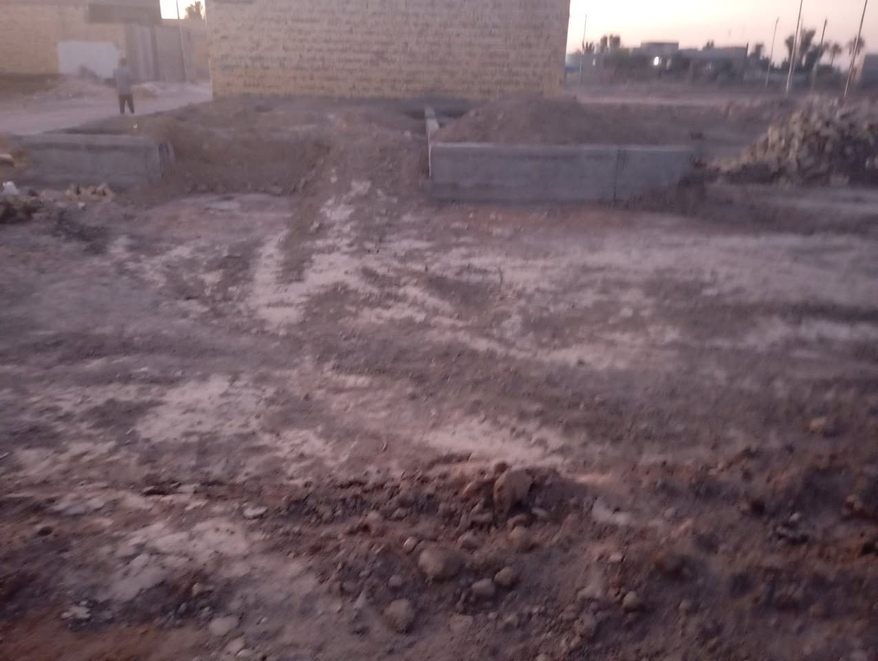 عرصة 100م مع رباط وبتلو سند 25 
للبيع في مجمع ام البنين كافة الخدمات تبليط مجاري إنارة مقابيل مركز الشاب ..السعر 14 

تواصل خاص او على الرقم ***********
