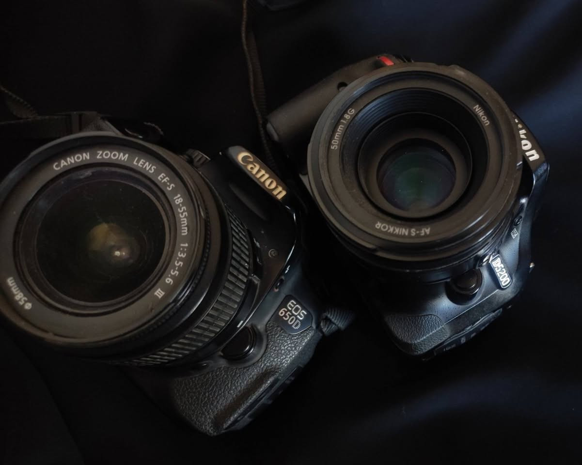 #كاميرات_للبيع
🛑 نيكون 5200 
عدسة 50 ملم نوع G فتحة 1.8
بطاريات عدد 2 + شاحنة + جنطة

🛑كانون 650
عدسة 18:55 الأصلية
بطاريات عدد ثنين + شاحنة + رام
فقط شمعة الفلاش محتركه ( قاعدة الفلاش مبيه شي )
 السعر خاص + المكان حله


**إذا كنت صاحب هذا الإعلان وتريد حذفه لأي سبب، رجاءا أرسل رسالة إلى الدعم الفني**