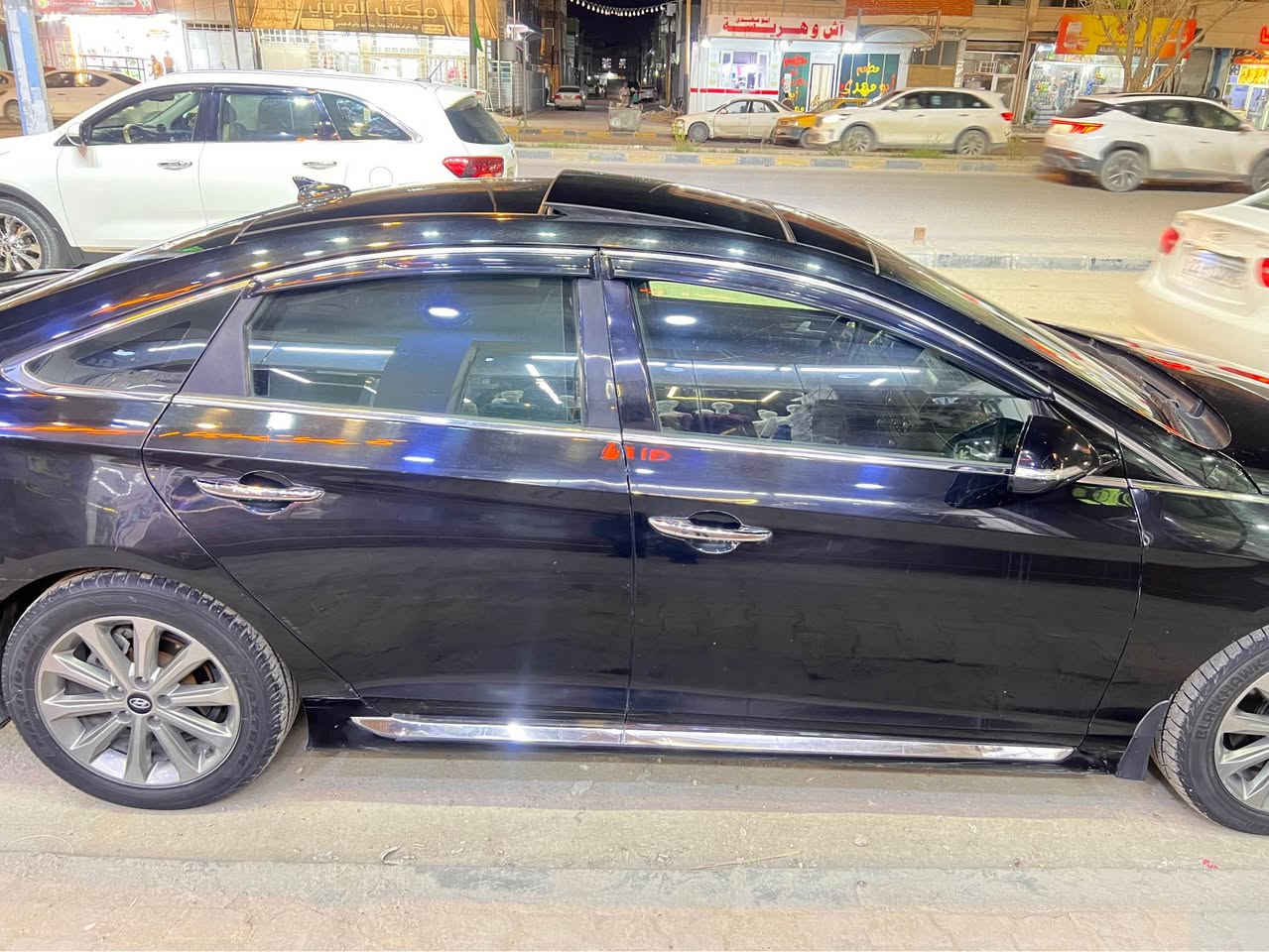 السلام عليكم 
للبيع سوناتا موديل 2016 فول لمتتد اعلى فئة بالسوناتا حادثها قطعتين موجود الصور بالمنشور 
وهنا بالعراق انصبغ الباب الخلفي فقط صبغ بدون حادث 
السعر 115وبيها مجال كلش بسيط 
مكان السياره بالنجف 
*********** Singapore
