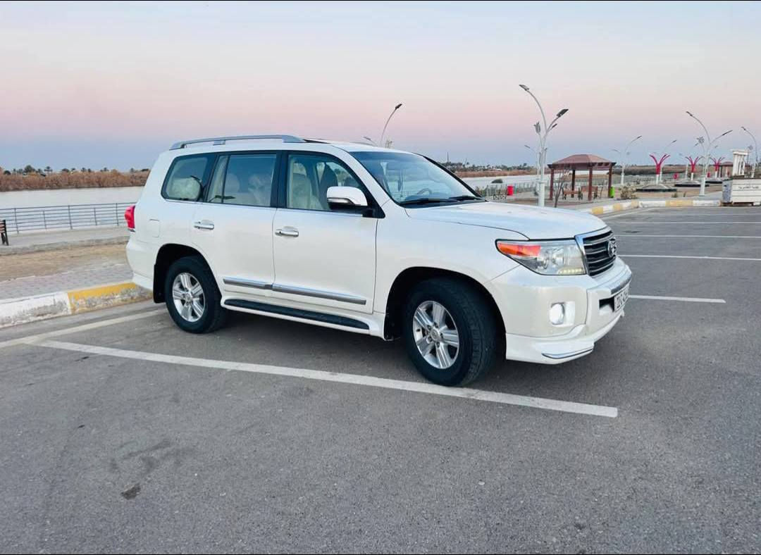 ‏‎سلام عليكم
قطعة نادر الي يدور جديد ومميز 
 للبيع 
لاندكروز 🔥 2013  🚀 GXR:
السياره احله من الصور بالحقيقه 
فول مواصفات 1/1 💯 :
1- فتحة 🕳️
2- بصمة 🔐 عدد 2 
3- ماشية 115 الف بعدها بحالة الوكالة
4- حساس خلفي وامامي 🎶🔊
5- ثلاجة 🥶
6- 2 كراسي كهرباء ⚡
7- تشغيل عن بعد 💥
8- شاشه جبيره 💻
9-كامرات محيطيه👀
10- 8  ايرباك 
11-دفع رباعي 🎮
12- رقم اربيل بأسمي تحويل ثاني يوم
13-بشرط سبير منازل من سياره 
حجم المحرك: 4600 ✅8 سلندر
ملاحظة // السيارة  كفاله عامة من جميع النواحي وشرط الفحص  حته من الرصعه ومن الشخط ✅  
جديدة بمعنى الكلمه شرط تراي زيرو  
وبالعافية ع تكون من نصيبه 
بأسمي شخصياً  تحويل مباشر  
#مفخره_الأرض 🔥
مكان بغداد ✅
🟩 السعر اتصل على رقم وبيك خير وتدلل            

لاستفسار الاتصال ع الارقام التالية 📲📲
***********
‏  

تحياتي لجميع 🌹 🌸
