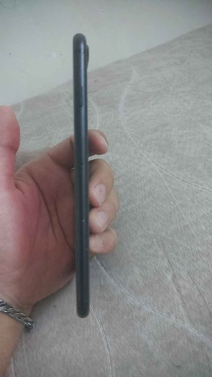 موبايل ايفون 7 plus 
جهاز نظيف 
وكلشي مابي مكفول من كلشي 
الذاكره 128 
بصمه يد شغاله 
 
الجهاز جنت مخلي فقط للحجوزات والاتصال يعني عملي ،
الجهاز البطاريه والشاشه اصليه بلادي كلشي مامبدل بي تفحصه بايدك 
وسعره 150 وبي مجال 

الهاتف للتواصل *********** بغداد, العراق
