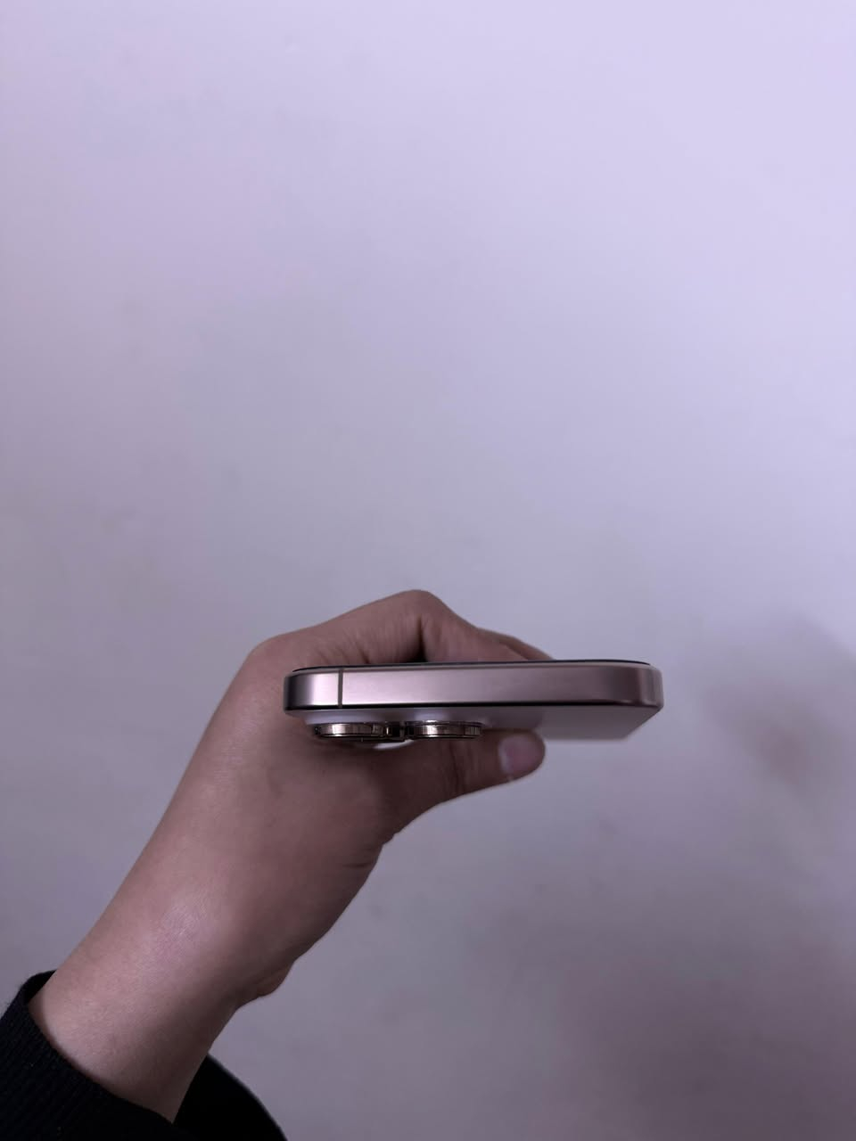 السلام عليكم ايفون ١٦ برو ماكس ذاكره ٢٥٦ بطاريه ١٠٠ جهاز جديد مكفول من كلشي عدد الدورات ٣٧ جديد بعده بلضمان سعره ١٤٥٠ وبي مجال بمليون و٤٥٠   ماتواجد على الفيس لاتصال على الرقم التالي *********** مكاني بغداد حي جميله
