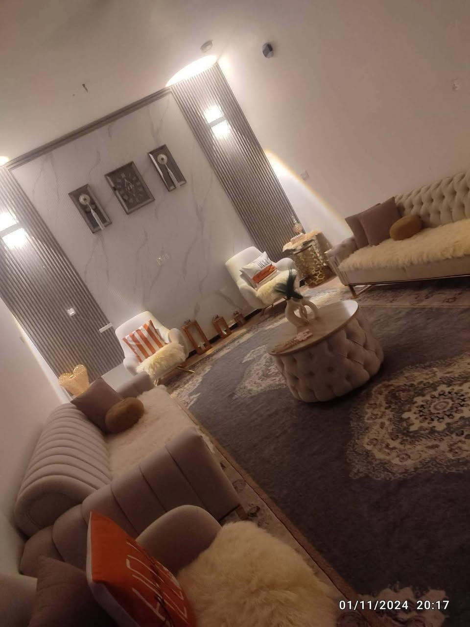 البيت بكميت ركن ع شارعين مساحته 518 بناء درجه اولى صب البناء مع الطرمه والحديقه 400 وقطعه بصفه 118 يتكون من غرفتين واستقبال وصاله ومطبخ وصحيات داخليه وخارجيه مناور 2 وطرمه وحديقة العنوان حي الصادق وره متنزل من الجسر قرب الاطفاء للبيع ويرهم مراوس بالعماره مطلوب اسكان 40 والمبلغ النقد 110 يعني السعر الكلي مع الاسكان 150@إشارة


**إذا كنت صاحب هذا الإعلان وتريد حذفه لأي سبب، رجاءا أرسل رسالة إلى الدعم الفني**
