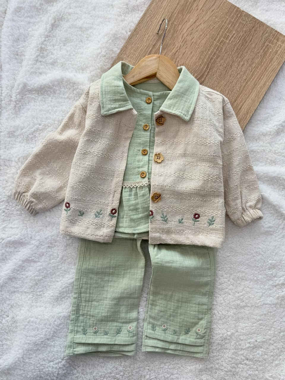 طقم صين#في بناتي 😍👧🏻
قياس 6 اشهر الى 2 سنة ⭕️
خامة قطن ممتاز 🇹🇷💯🇹🇷


**إذا كنت صاحب هذا الإعلان وتريد حذفه لأي سبب، رجاءا أرسل رسالة إلى الدعم الفني**