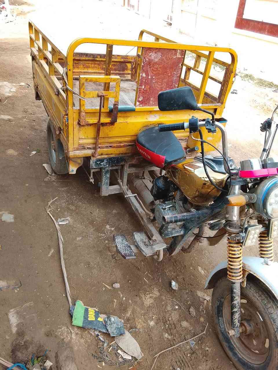 السلام عليكم ورحمة الله وبركاته  خوان عندي ستوته للبيع رقم وسنويه مديل 13 مكفوله  كفاله عامه مكينه اكسن كهربائيّة كله جاهزة يلي يريده يتصل على هذا الرقم  ***********
