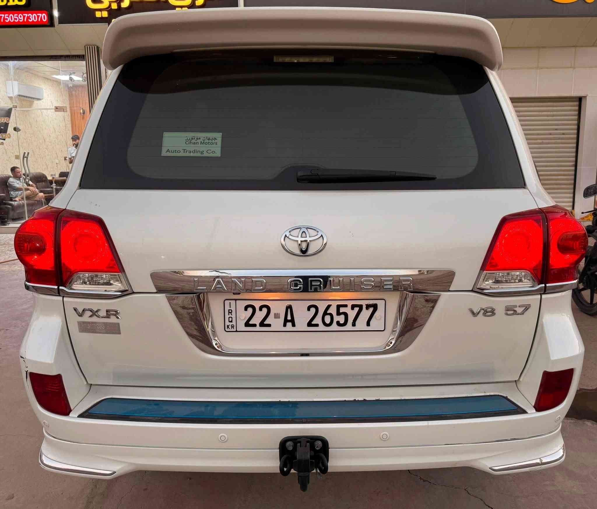 السلام عليكم
للبيع لاندكروز 
موديل 2015 
فول مواصفات لكزز VXR 5700 (8)
ماشيه 164 الف 
السيارة جديدة جداً 
ومكفولة كفالة عامة  
رقم اربيل باسمي شرط التحويل 
السعر 425 وبيها مجال 
العنوان بغداد ابو غريب شارع الزيتون
***********
