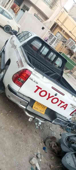 سلام عليكم هايلوكس موديل 2020 فور ويل فول مواصفات بصمة تشغيل بصمه ابواب قطعتين تبريد حساسات خلفيه ماشيه 94 الف مكفوله من الصبغ والضربه كفاله عامه السعر 300 وبيهه مجال للشراي للاستفسار *********** مكان السياره بغداد الشعله
