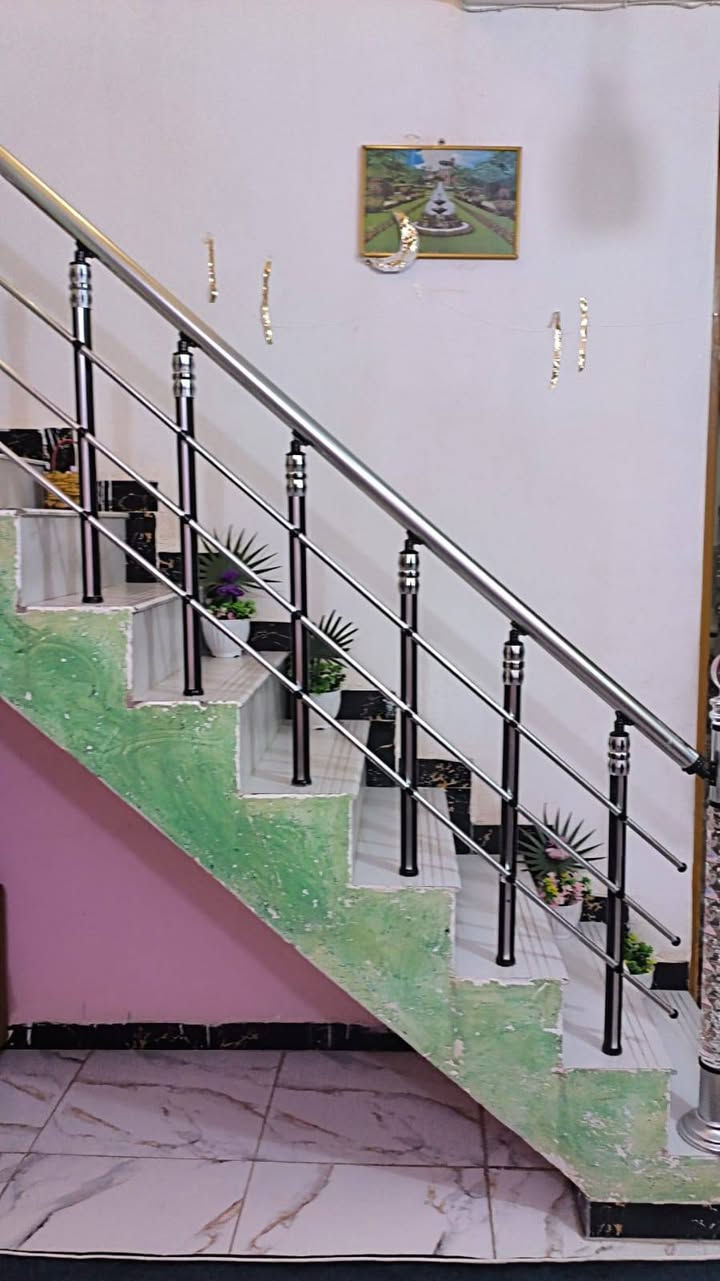 بيع مستعجل 
بيت بناء حديث للبيع السعر 47 مليون بالبكرلي الثانية قرب محطة الغاز تبليط ومجاري موقع ممتاز جدا المساحه 75 عالي عن الشارع يحتوي على غرفة نوم كبيره وهول ومطبخ وصحيات سند 25 طابو زراعي تحويل مباشر باسم المشتري للاستفسار ***********
